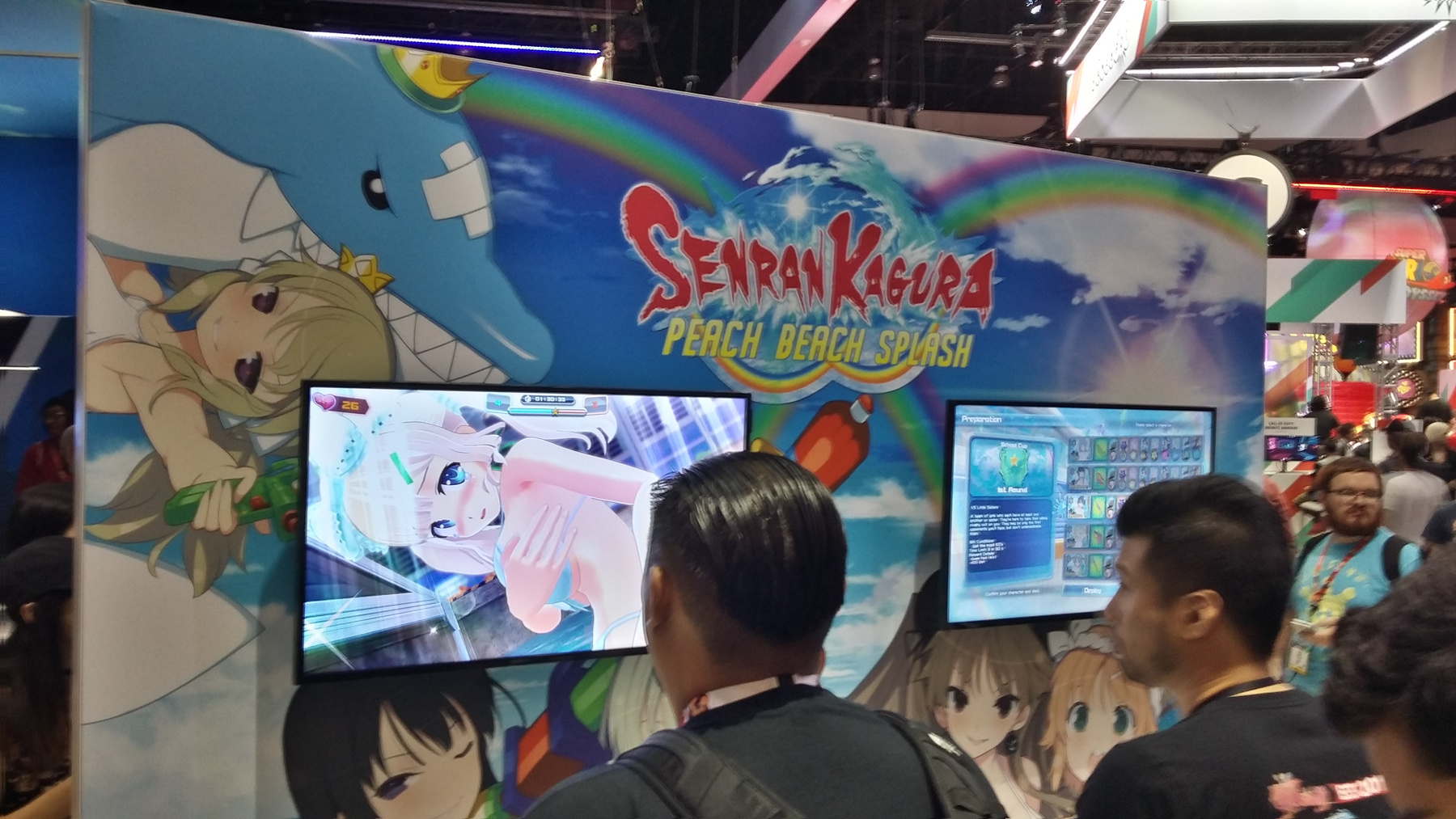 Microdosingnak azt nevezik, amikor valaki az átlagos LSD-adag töredékét fogyasztja, így serkentve a kreativitását. A Microdose VR egy virtuális LSD trip, amit direkt VR szemüvegekhez és kontrollerekhez terveztek: absztrakt formák hömpölyögnek a képernyőn, alatta elektronikus zene dübörög. A hatás annyira magával ragadó, hogy attól még a háttérben sétáló lánynak is elolvadt a fél lába.