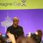 Satya Nadella, a Microsoft vezérigazgatója pár perces lelkesítő beszédben dícsérte mindazokat, akik bejutottak az Imagine Cup redmondi döntőjébe
