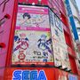 Akihabara vasútállomásáról kilépve rögtön a Sega játékterme és áruháza fogad.