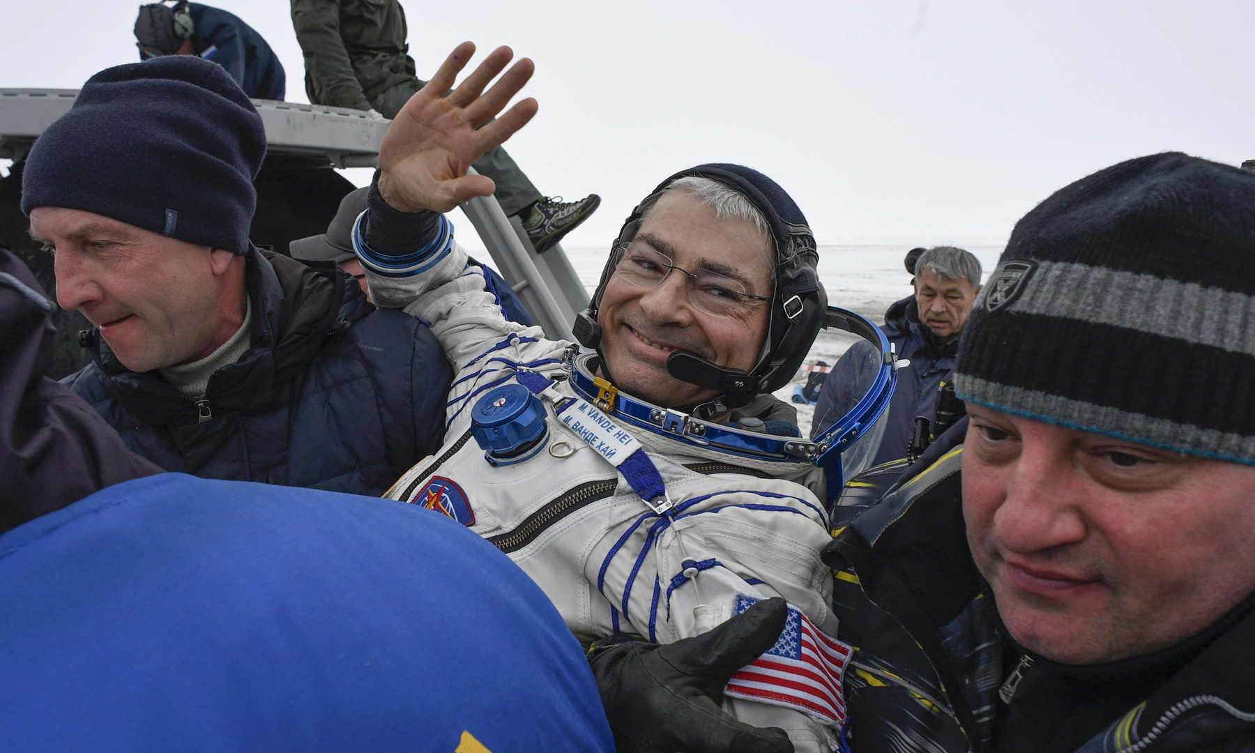 Mark Vande Hei a NASA amerikai űrügynökség asztronuatája földetérés után