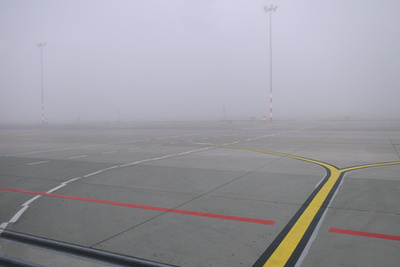 Tíz óra körülre kisütött a nap, a köd végül megadta magát, az utasok többségének nem okozott gondot a váratlanul jött időjárási jelenség.