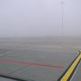 A köd végül nem sűrűsödött be annyira, hogy komolyabb zavart okozzon a légiforgalomban. Hardy Mihálytól megtudtuk, hogy ahhoz 50-100 méteresre kell csökkenjen a látótávolság.