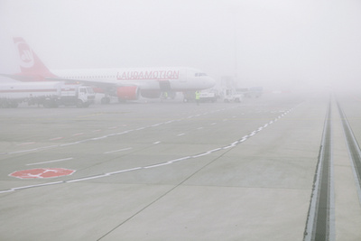 Tíz óra körülre kisütött a nap, a köd végül megadta magát, az utasok többségének nem okozott gondot a váratlanul jött időjárási jelenség.