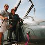 Christina és édesapja egy T-38-as sugárhajtású kiképzőgép mellett 2000-ben, a NATO-s kiképzés elvégzése után.