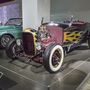 1932-es Ford Flathead Roadster a Vasember 1-2-ből (mellette: 1966 Ford Thunderbird, Thelma és Louise)