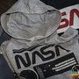 Gyerek kapucnis NASA-pulóver a H&M-ből
