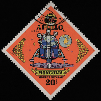 És egy kakukktojás a végére: nem bélyegek, hanem magyar gyufacímkék. Az Apollo-11 tiszteletére kiadott ünnepi sorba azért a szovjet űrhajózás emlékezetes pillanatai is odafértek.