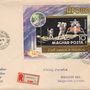 Első ember a Holdon 1969. július 21. – 69. VIII. 15. első napi bélyegzéssel ellátott boríték, a Magyar Posta 10 Ft-os blokkjával, amin az Apollo-11 két űrhajósa látható a Hold felszínén (Aldrin egy rúdszerű mérőműszert szúr a holdporba, Armstrong fényképez, a háttérben a Sas). A béyegblokk Légrády Sándor alkotása.
