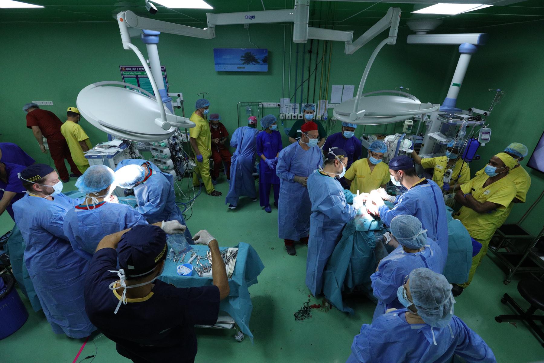 Ikrek szétválasztva magyar aneszteziológusokkal