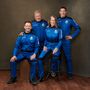 William Shatner mellett még hárman feküdtek a kapszulában:  Audrey Powers, a Blue Origin egyik ügyvezetője; Chris Boshuizen (balra, korábbi NASA-mérnök és a Planet Labs műholdas képalkotórendszer alapítója és Glen de Vries, a Medidata Solutions klinikai kutatócég alapítója és vezérigazgatója.