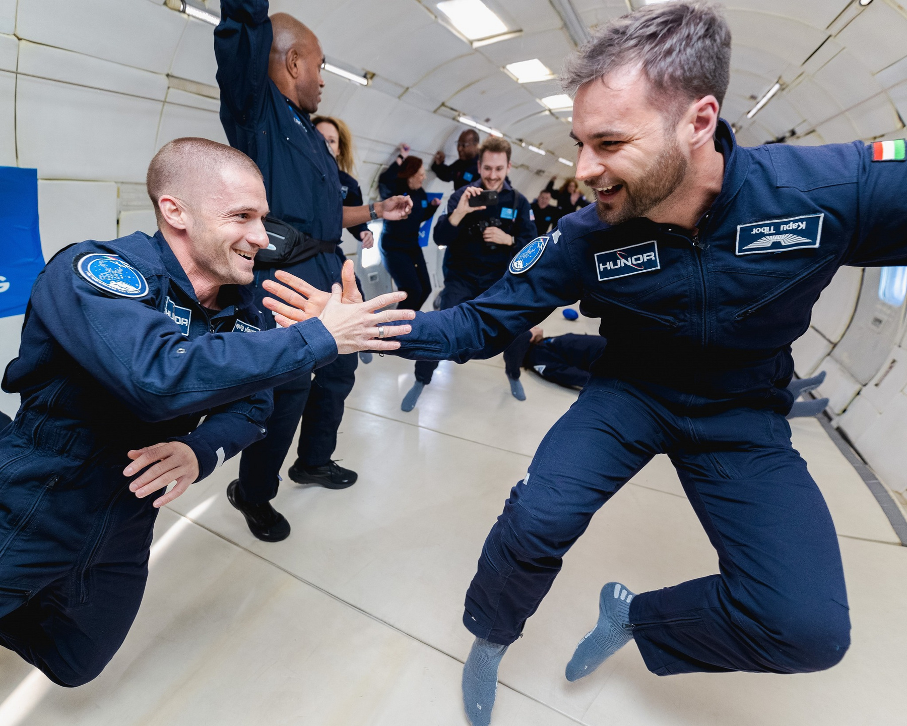 Shubhanshu Shukla, Peggy Whitson, Slawosz Uznanski-Wisniewski és Kapu Tibor Houstonban 2025. január 30-án