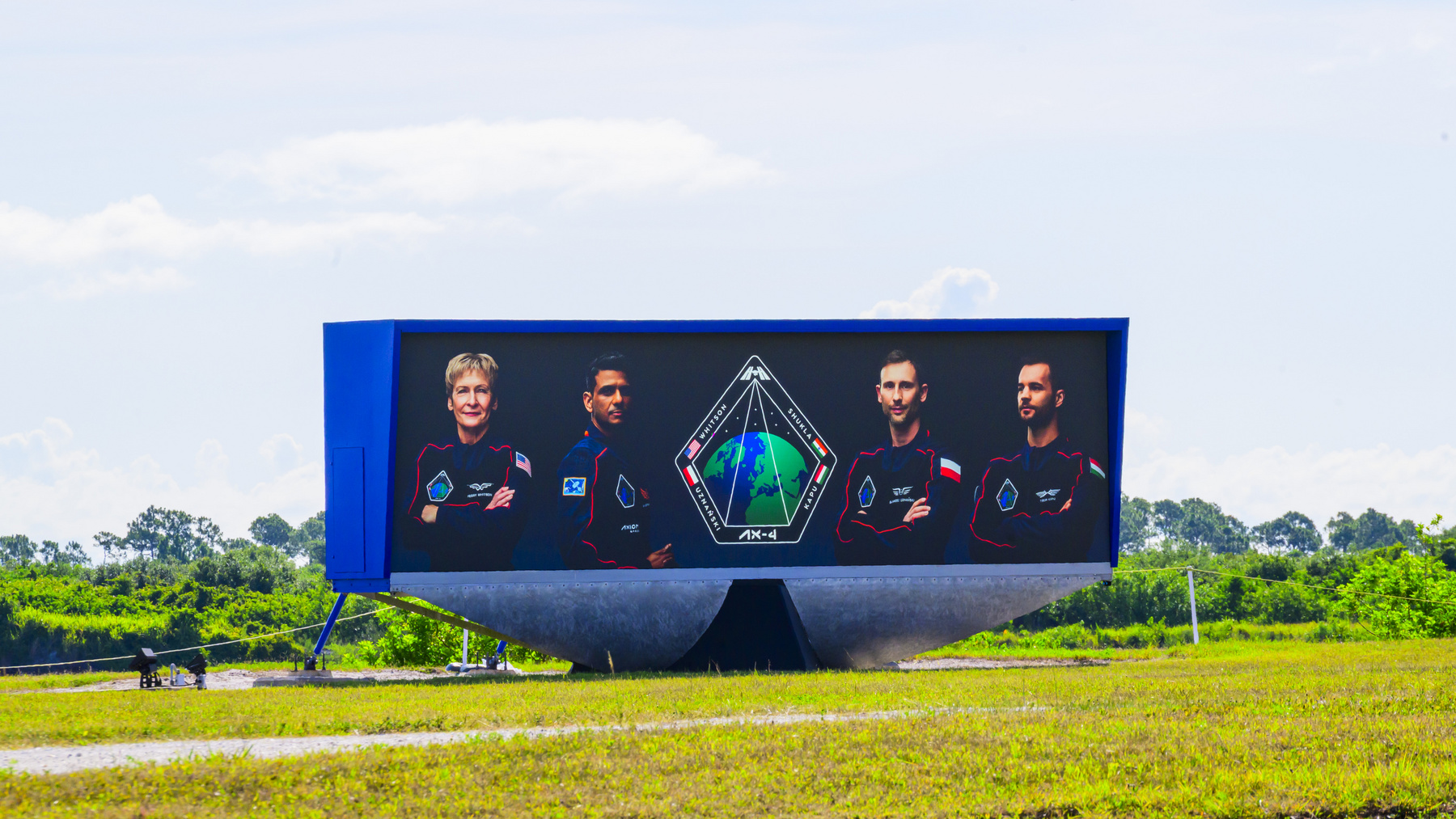 Shubhanshu Shukla, Peggy Whitson, Slawosz Uznanski-Wisniewski és Kapu Tibor Houstonban 2025. január 30-án