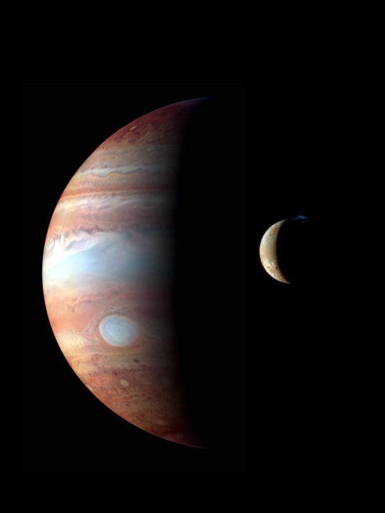 Mosolygó Naprendszer Los Angeles felett: a Hold hazánkból el is fedte a Jupiter alatt látszó Vénuszt