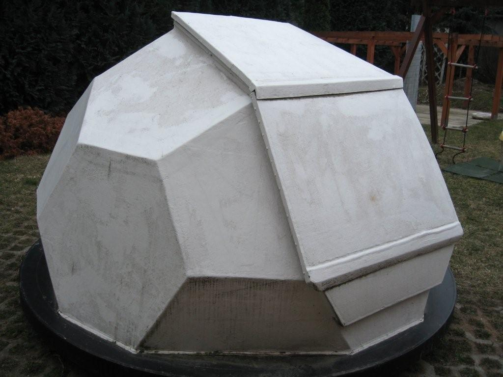 Hadházi Csaba futurisztikus csillagvizsgálója, forgatható kupolával
