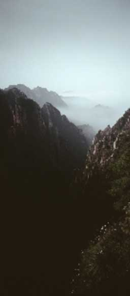 Christopher Steele-Perkins az utóbbi évtizedet a Fudzsijamánál töltötte, sorozatának témája a hegy és a modern környezet disszonanciája.
