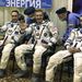 Már űrruhában várakozik az „International Space Station (ISS) Expedition 30” misszió legénysége. Középen a parancsnok, az amerikai Dan Burbank, mellette két orosz társa, Anton Shkaplerov (balra) és Anatoly Ivanishin (jobbra).