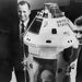1967. január 17. Közös - ezúttal öltönyös - fotó az egy hónap múlva startoló űrhajó makettjével.