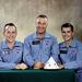 1966. április 1. Hivatalos csoportkép a parancsnoki modul makettjével. Balról jobbra: White, Grissom, Chaffee. 