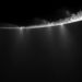A felszíni jég hasadékaiből előtörő, gejzírszerű kilövellések az Enceladus déli pólusán.