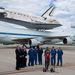 Lori Garver, a NASA igazgatóhelyettese üdvözölte és egyben búcsúztatta a Discoveryt.
