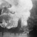 A Hindenburg német zeppelin léghajó a valaha épített legnagyobb léghajó,  
1937. május 6-án, az amerikai Lakehurst városában, leszállás közben, máig tisztázatlan körülmények között kigyulladt és megsemmisült.  A Hindenburg tragédiájának hatására áldozott le a modern léghajók  alig  harmadszázados kora. A hivatalos vizsgálatok szerint a tüzet a légkör statikus kisülése okozhatta, azonban sokan náciellenes szabotázst feltételeztek a 36 életet követelő robbanás mögött.