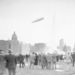 A Graf Zeppelin Chicago felett. - A hajó Friedrichshafen érintésével Tokióba, majd Los Angeles-be repült, végül vissza Lakehurstbe. 
