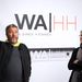 Philippe Starck designer (balra) és David Edwards tudós megalkotta a WAHH Quantum Sensations nevű spray-t. 