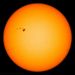 Május 5-én az utóbbi évek egyik legnagyobb napfoltcsoportja fordult a felénk néző napkorongra. Az AR1476 jelű új régió - képen balra fent - akkora, hogy  a Föld 11,3-szer elférne benne, napkeltekor és napnyugtakor pedig teleszkóp nélkül is látható. 