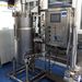 Baktériumtenyésztő berendezés - ezen a 100 literes kapacitásún kívül még két hasonló, de kisebb ilyen gép van a laborban.