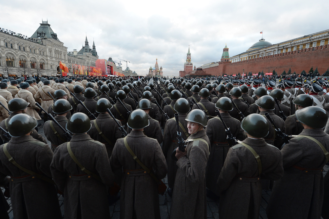 Magányos orosz katona vigyáz Lenin Mauzóleumára