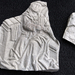 Egy cserépkályha darabjai a Miskolc nemzetség által a XII. században alapított bencés apátság feltárásán.
