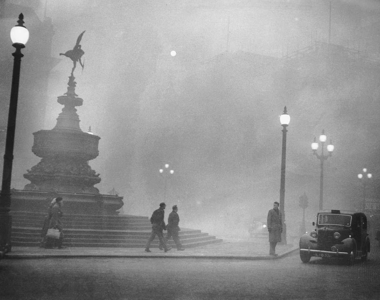A kormányzat törvényt hozott a légszennyezés csökkentésére, 1956-ban megalkották a Tiszta Levegő törvényt.