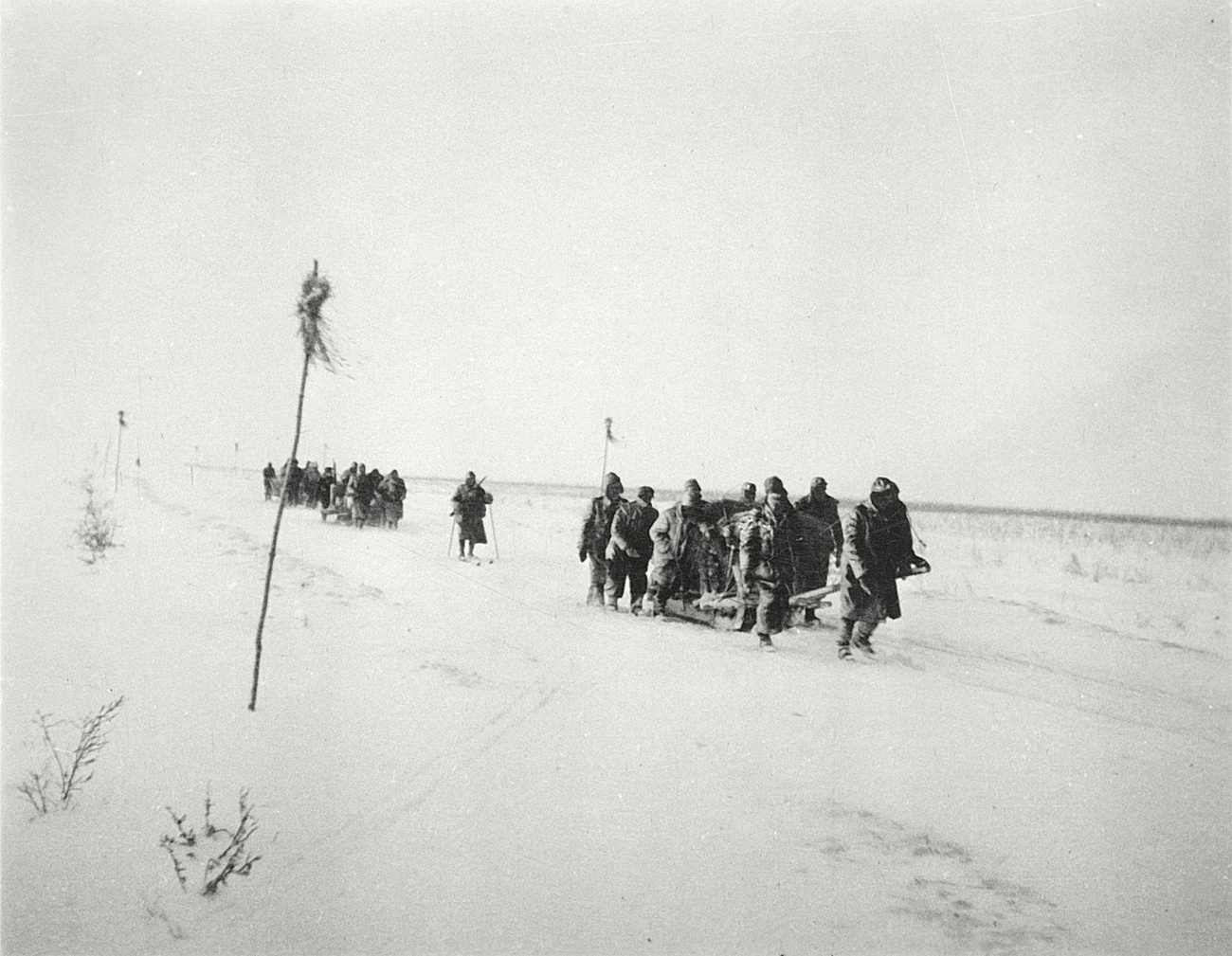 Csernobil környéke, 1943. március 8. - A magyar királyi 36. honvéd gyalogezred töredék alakulatai átkelnek a Dnyeper folyó befagyott jegén, II.