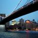 Olafur Eliasson dán művész 2008-ban vízesést álmodott a híd egyik pillérére