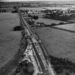Légi felvétel a postavonatról (bal oldalon középen), az észak-londoni Bridego vasúti híd közelében. Ide irányították át és pakolták ki a hajnali háromkor egy átállított vasúti jelzőlámpa segítségével megállított szerelvényt.