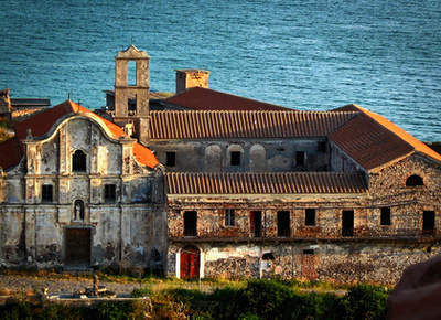 A sziget ma népszerű turisztikai célpont, mint az egykori börtönszigetek általában.