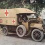 Angol vöröskeresztes mentőautó. A motorizációval a korábbiaknál több sebesült kaphatott gyors ellátást a háborúban.