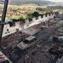 Felgyújtott ház maradványai Cheiry svájci faluban. 1994. október ötödikére virradó éjszaka 23-an haltak meg az épületben. 