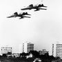 Szovjet MiG-ek repülnek Pozsony felett  Csehszlovákia megszállása idején