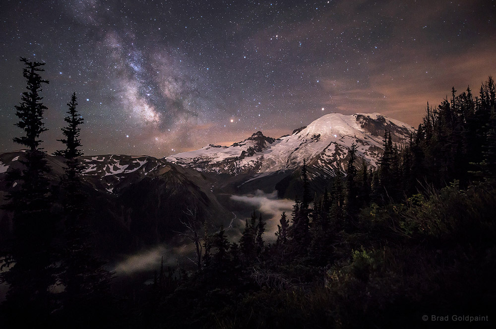 A Tejútrendszer és a Rainier-hegy, Washingtonban