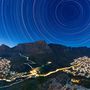 A csillagok útja a Table-hegy felett, Dél-Afrika
