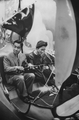 A kaliforniai, eredeti Disneylandben megnyitása óta több mint 650 millió látogató járt. Van olyan vidámpark, amire többen kíváncsiak már éves szinten, de az eredeti Disneyland évi több mint 15 millió látogatóval még mindig a világ egyik legkeresettebb látványossága.