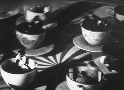 A kaliforniai, eredeti Disneylandben megnyitása óta több mint 650 millió látogató járt. Van olyan vidámpark, amire többen kíváncsiak már éves szinten, de az eredeti Disneyland évi több mint 15 millió látogatóval még mindig a világ egyik legkeresettebb látványossága.