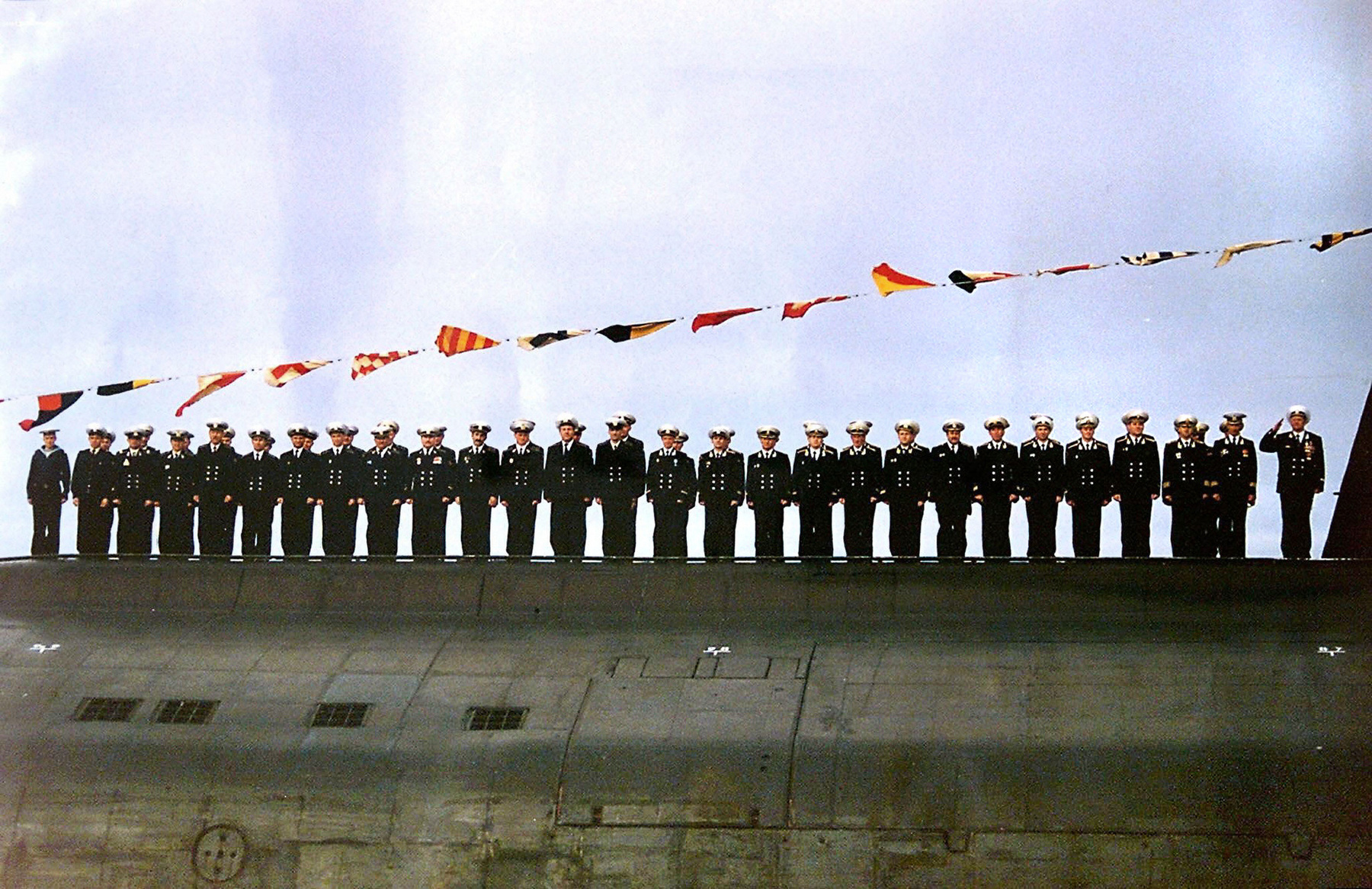 A Kurszk és legénysége 2000. július 30-i díszszemlén