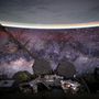 A képet a NASA az űrállomás 15. évfordulójára időzítette, novemberben lett 15 éve annak, hogy emberek élnek a Nemzetközi Űrállomáson. A képen a Föld látható a Tejútrendszer előtt. Scott Kelly űrhajós készítette a fotót augusztusban, küldetésének 135. napján.