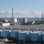 A katasztrófa óta a japánok a reaktor körül tartályokba gyűjtik a szivárgó radioaktív vizet, lassan végeláthatatlan területen sorakoznak a hatalmas hordók.