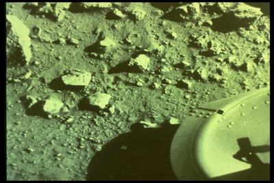 A történelmi küldetés célja a marsi légkör és talaj összetételének vizsgálata volt, na meg persze a kutatás az élet nyomai után