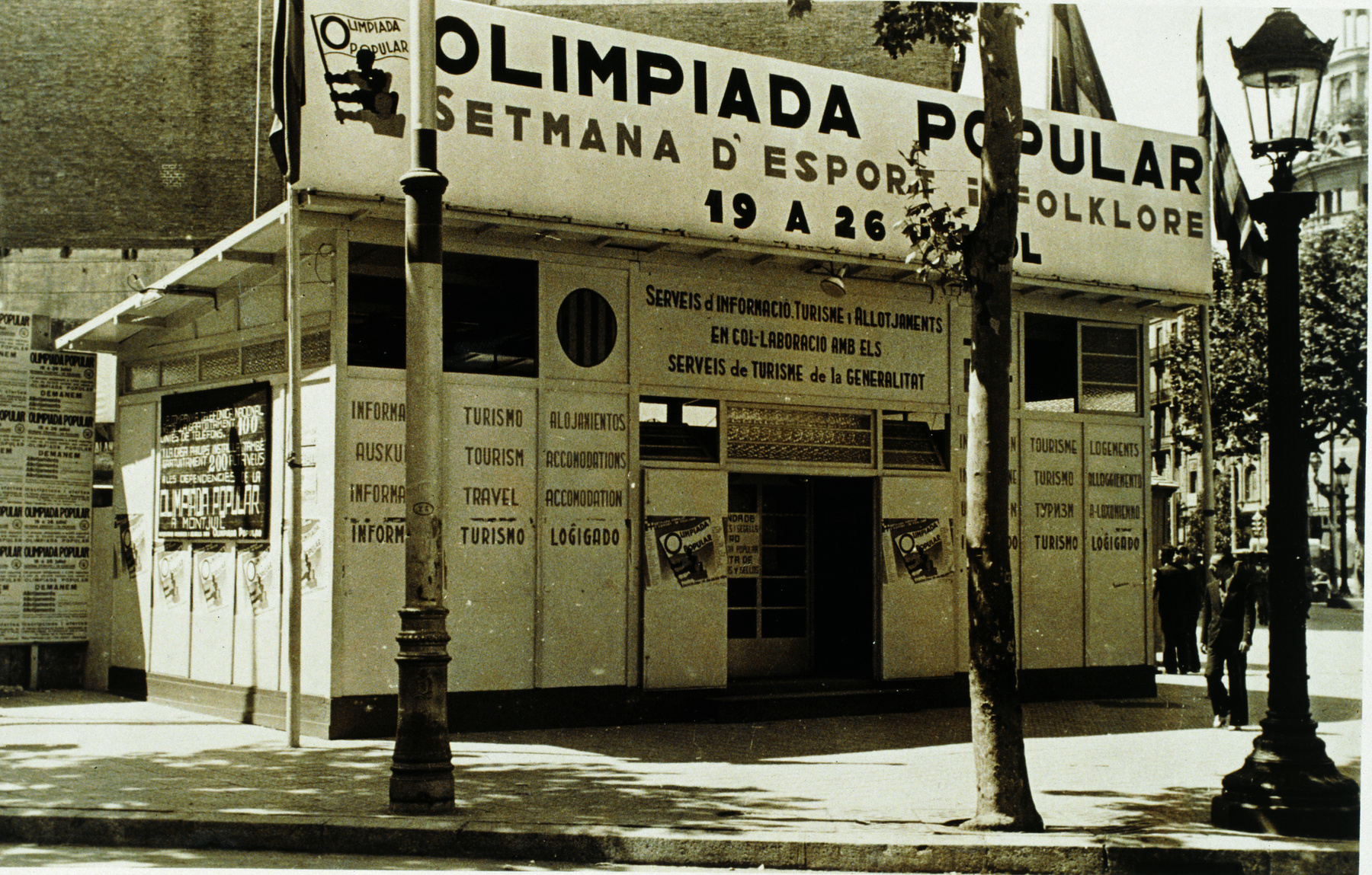 A francia atléták az elmaradt barcelonai népi olimpiáról hazautaznak a Chella gőzössel, 1936. július 22.