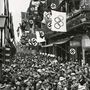A „Via Triumphalis”-on hömpölygő tömeg, 1936. augusztus 1.


