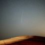 Az izaeli Ramon-kráternél szeli át az eget egy meteor